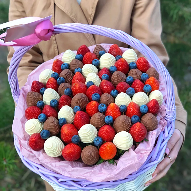 Корзины с клубникой